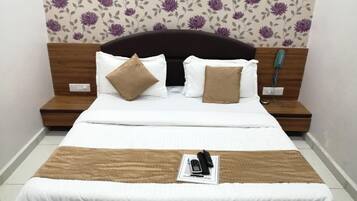 Phòng đôi Deluxe | Màn/rèm cản sáng, truy cập Internet không dây miễn phí, bộ trải giường