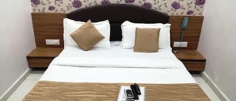 Habitació doble Deluxe | Cortines opaques, wifi gratuïta i roba de llit