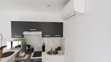 Frigorifero, microonde, piano cottura, macchina per tè/caffè