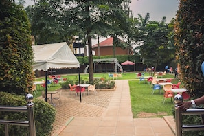 Garden - Kenlon Hotel (Kampala)
