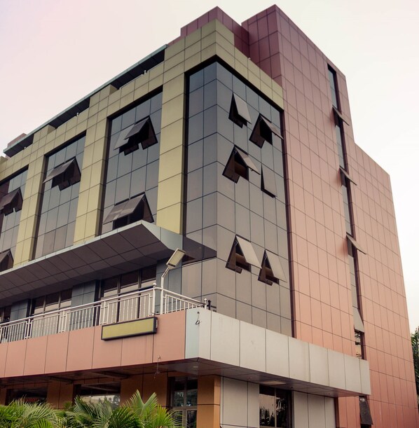Exterior - Kenlon Hotel (Kampala)