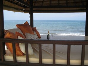 Property grounds - Beachvilla, great cooking incl. Housekeeper(s) private pool large garden.  (Lokapaksa Seririt Lovina)