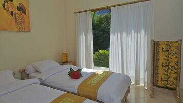 4 chambres, coffres-forts dans les chambres, fer et planche Ă repasser