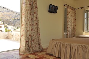 Chambre Triple Majestueuse | Décoration personnalisée, ameublement personnalisé, bureau