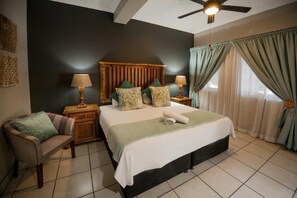 Caja de seguridad en la habitación y escritorio 