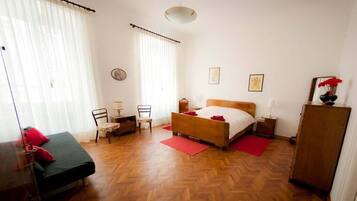 Schreibtisch, kostenloses WLAN, Bettwäsche