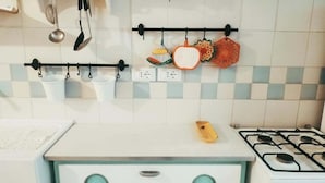 Căn hộ tiện nghi đơn giản | Bếp riêng