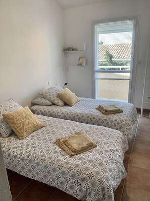 2 bedrooms, iron/ironing board, free WiFi, bed sheets - Spacious 2 bed Appartment full air con, Sun terrace,stunning views, Pools (Fitou)