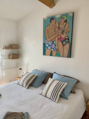 2 bedrooms, iron/ironing board, free WiFi, bed sheets
