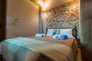 4 habitaciones, caja de seguridad en la habitación y escritorio 