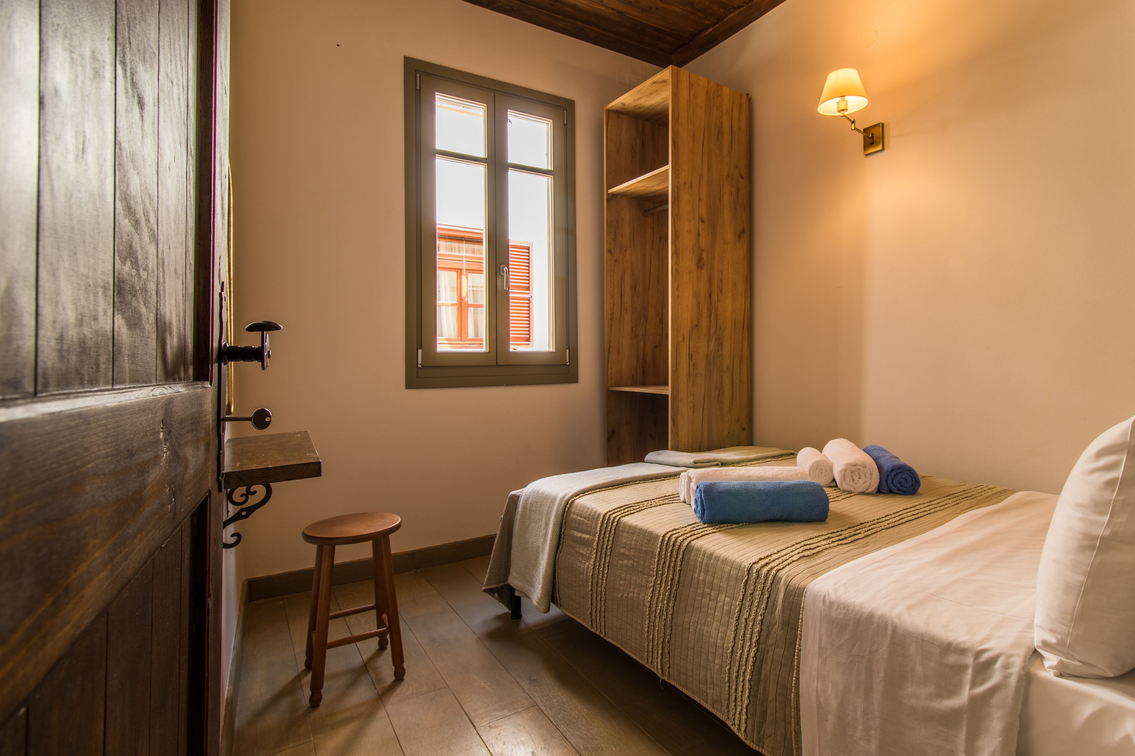 4 Schlafzimmer, Zimmersafe, Schreibtisch, Bügeleisen/Bügelbrett