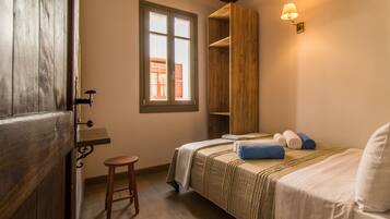 4 Schlafzimmer, Zimmersafe, Schreibtisch, Bügeleisen/Bügelbrett