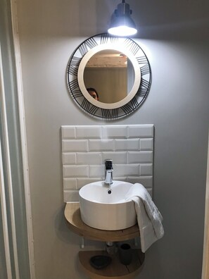 Shower, hair dryer, towels - La P'tite Gise - Studio Cosy Hyper Centre Honfleur (Honfleur)