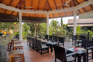 Outdoor dining - Reveal Courtyard in Reveal Angkor (Siem Reap)