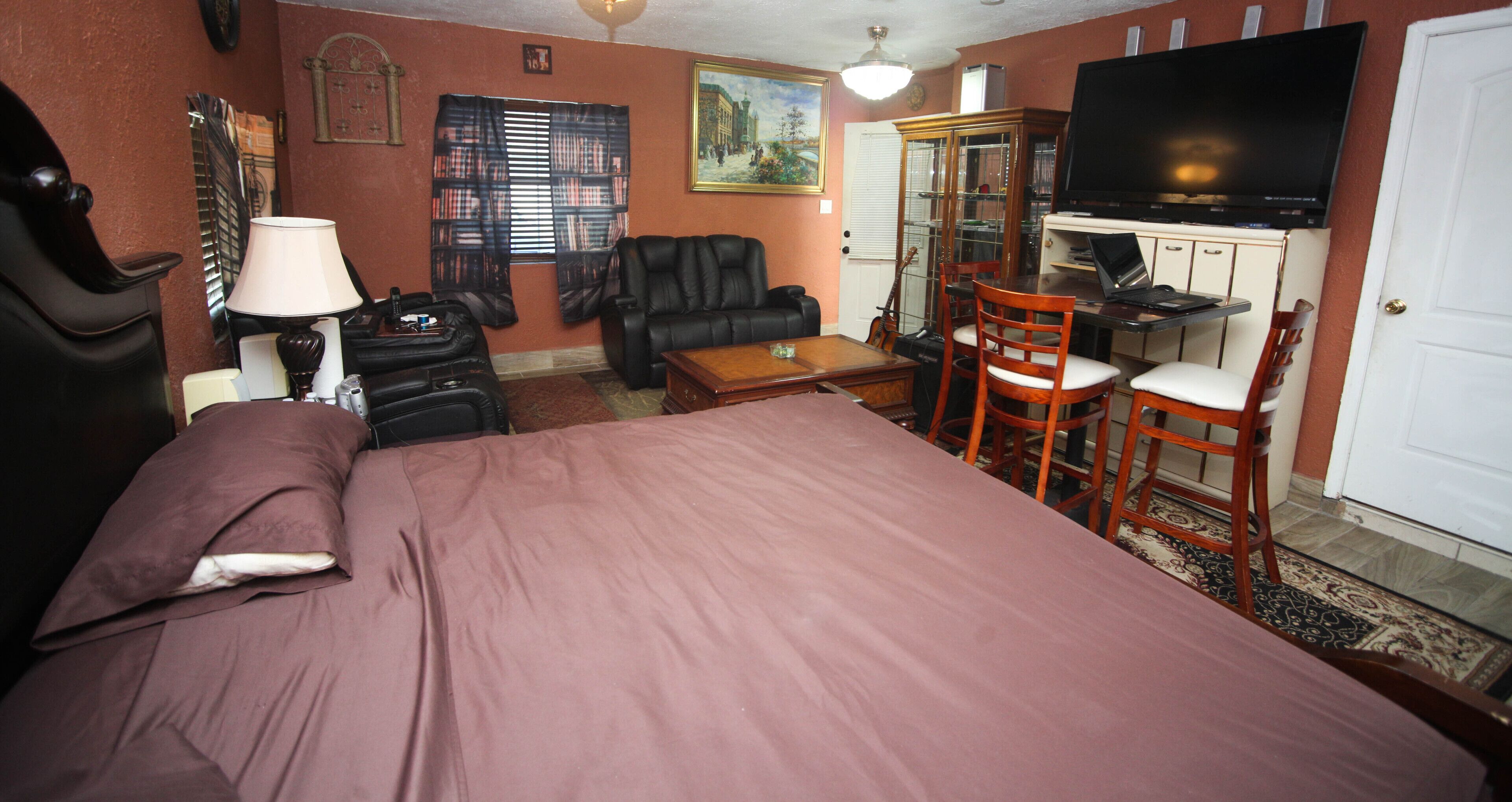 Iron/ironing board, free WiFi, bed sheets