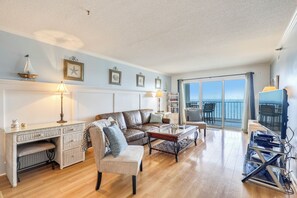 TV, DVD player - DAILY ACTIVITIES & LINENS INCLUDED*! PLAZA 1504. Beautifully decorated, direct oceanfront 2BR/2BA condo with an open den. (Ocean City)
