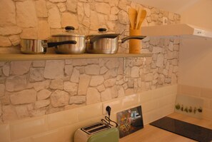 Réfrigérateur, four, plaque de cuisson, lave-vaisselle