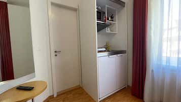 开间 | 私人厨房 | 电热水壶、厨具/餐具