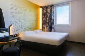 Twin Room | Desk, iron/ironing board, free WiFi, bed sheets - B&B HOTEL Reims Croix Blandin (Reims)