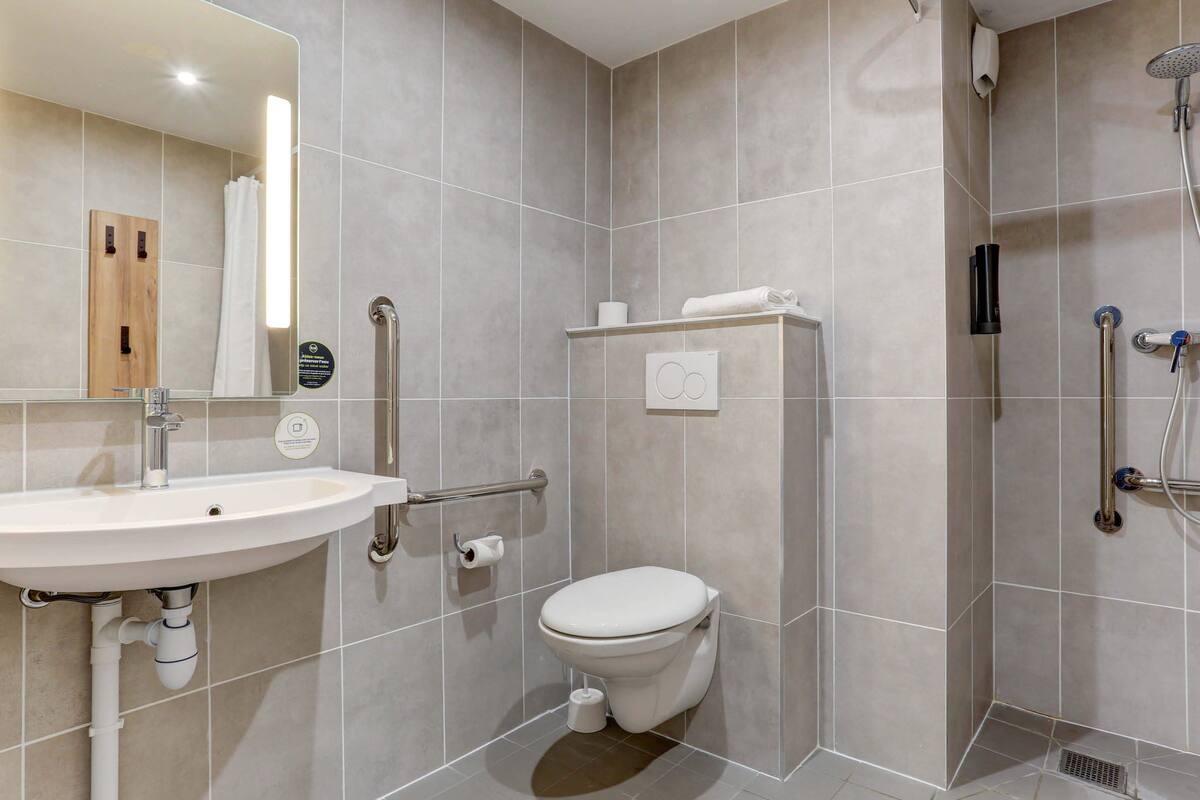 double room, mobility accessible | bathroom | shower, towels, soap, shampoo