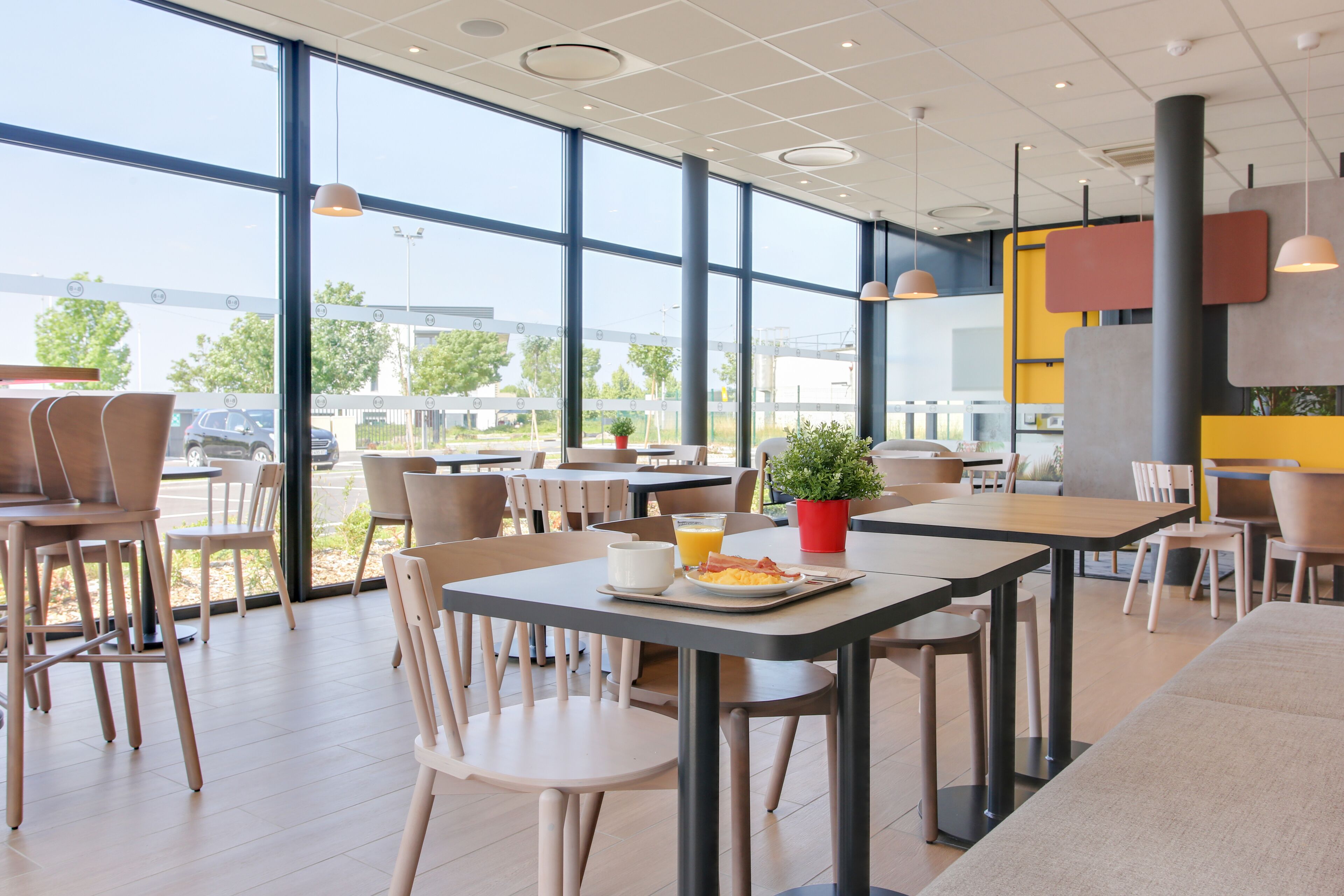 Café da manhã com buffet todos os dias mediante uma taxa