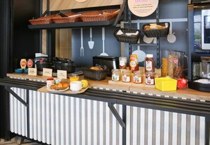 Colazione a buffet a pagamento, servita tutte le mattine 