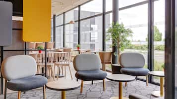 Coin salon dans le hall