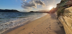 On the beach - Beautiful Villa 5 *, 6-8 people, T5, 4 Bedrooms with private heated pool (Lecci)