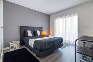 3 habitaciones, escritorio, tabla de planchar con plancha y wifi gratis