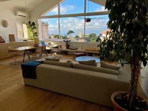 TV, offices - Villa 7ème // Un Tableau sur la mer // Piscine // 4 Chambres // Roucas Blanc (Marseille)