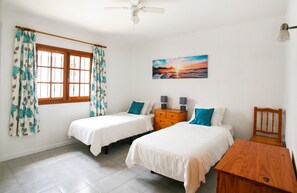 2 chambres, fer et planche à repasser, lit parapluie, Wi-Fi gratuit