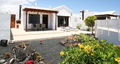 Stylish & spacious villa with terrace & garden