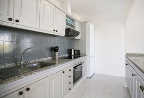 Full-sized fridge, microwave, oven, stovetop - Stylish & spacious villa with terrace & garden (Puerto del Carmen)