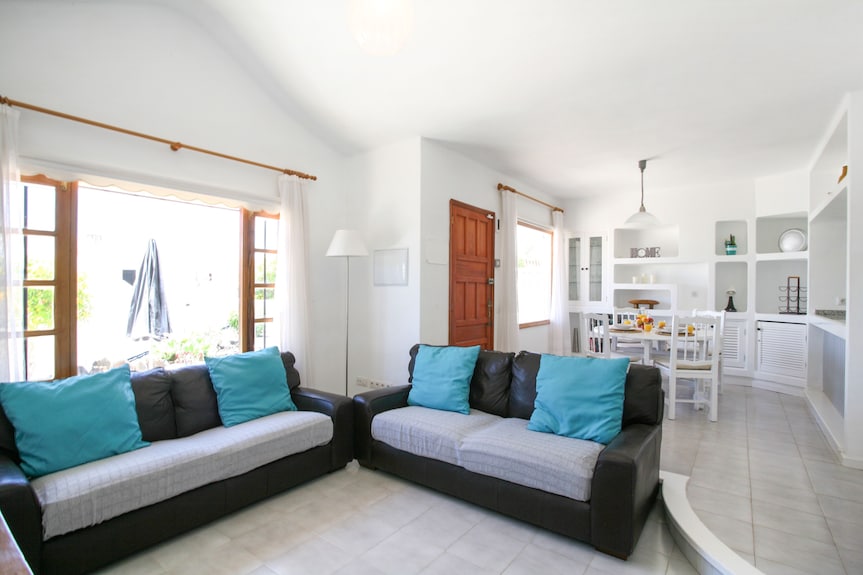Stylish & Spacious Villa With Terrace & Garden - Lanzarote