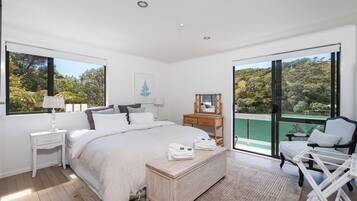 8 bedrooms, desk, free WiFi, bed sheets