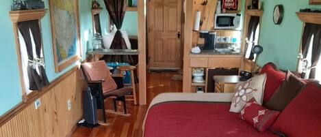 1 habitación, tabla de planchar con plancha, wifi gratis y ropa de cama