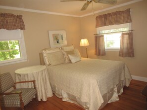 4 habitaciones, escritorio, tabla de planchar con plancha y wifi 