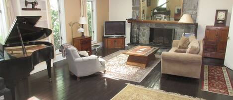 Smart-TV, peis, DVD-spiller og fotballspill