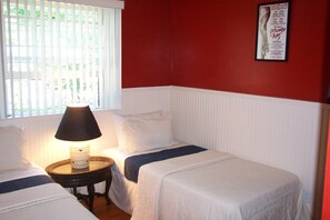 4 Schlafzimmer, Schreibtisch, Bügeleisen/Bügelbrett, WLAN