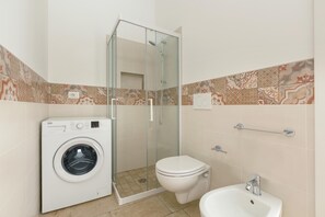 Apartment | Bathroom | Shower, hair dryer, bidet - 1236 Appartamento Renzo by Barbarhouse (Porto Cesareo)