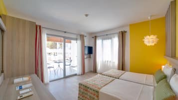 Minibar, caja de seguridad en la habitación, wifi gratis y ropa de cama