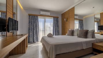 Minibar, caja de seguridad en la habitación, escritorio y ropa de cama