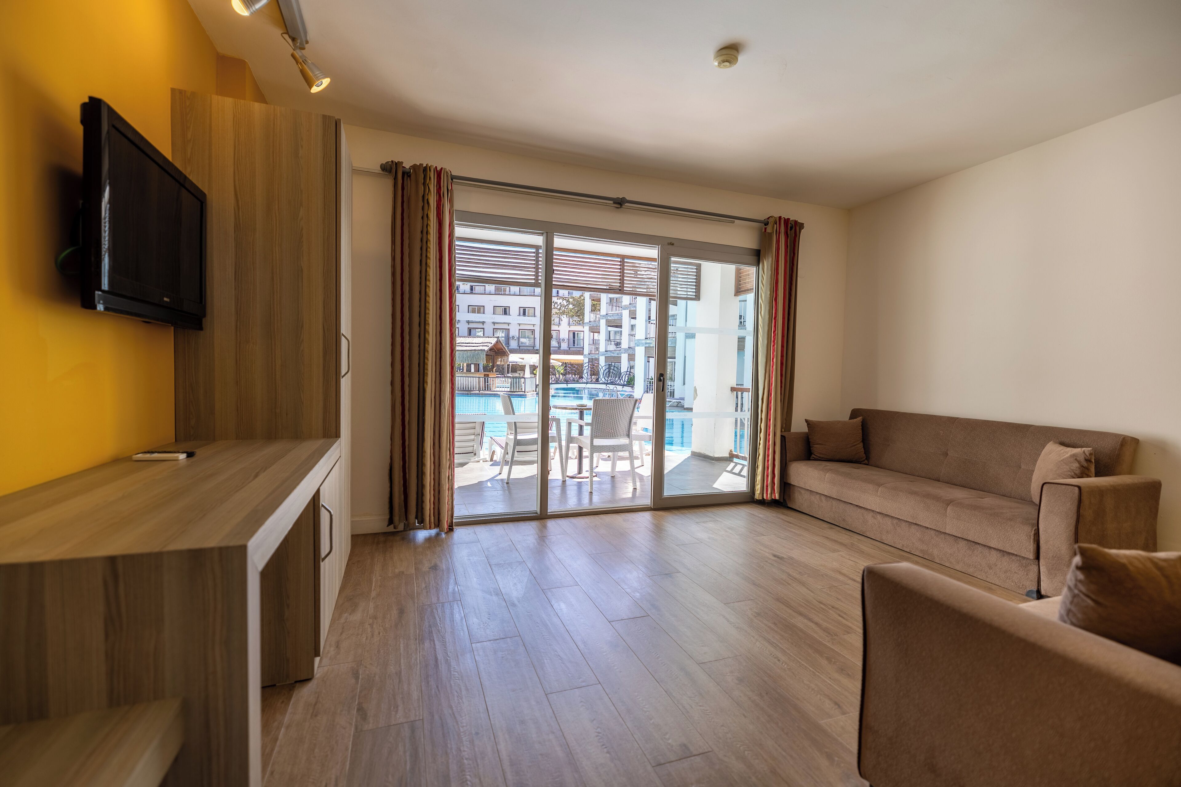Familie appartement | Een minibar, een kluis op de kamer, gratis wifi, beddengoed