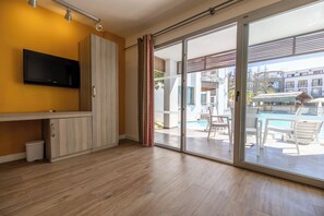 Minibar, in-room safe, desk, bed sheets - Ladonia Hotels Mio Bianco  (Bodrum)