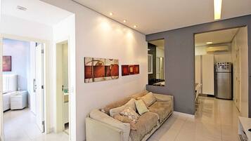 Apartamento familiar | Zona de estar | Una televisión de pantalla plana