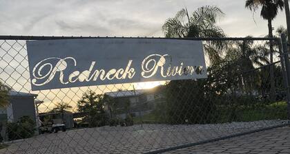 Redneck Riviera ,fishing relaxing paradise On canal , very close to locks