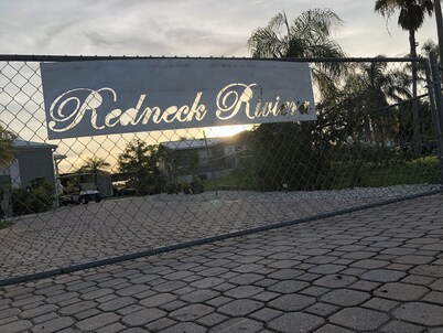 Redneck Riviera ,fishing relaxing paradise   On canal , very close to locks