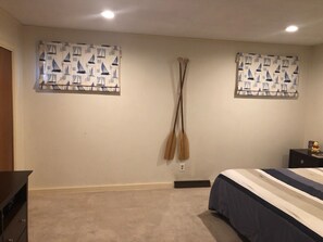 2 bedrooms, iron/ironing board, WiFi