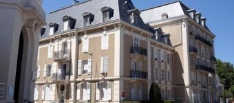 Small renovated studio located opposite a spa park.