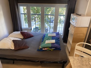 1 bedroom - Small renovated studio located opposite a spa park. (Vittel)